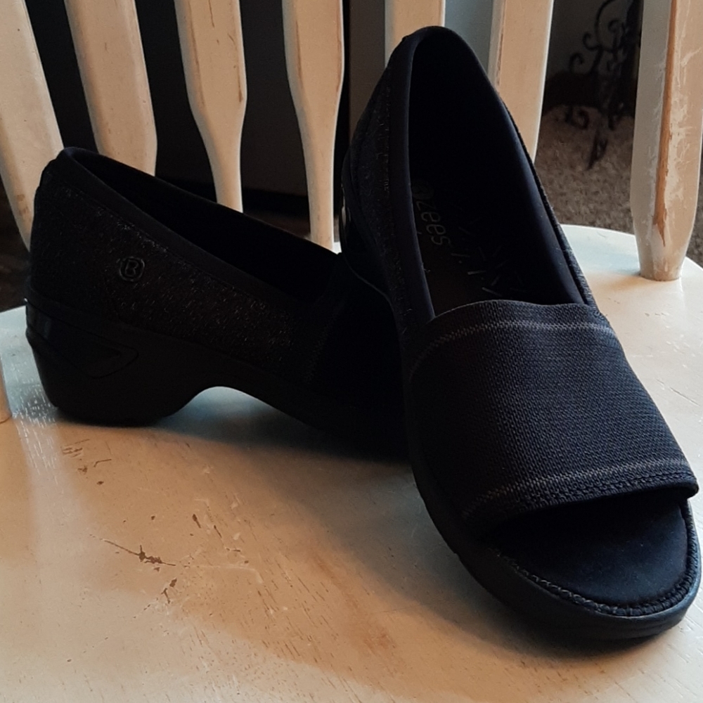 BZEES open toe shoes